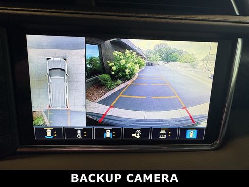Used 2021 GMC Yukon Denali w/ Denali Premium Package RWD image 18