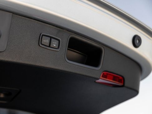 New 2026 Porsche Macan image 30