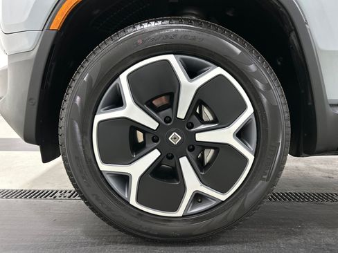 Used 2024 Rivian R1S Adventure AWD/4WD image 9