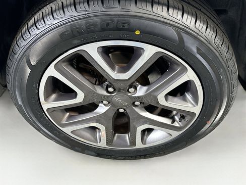 Used 2017 Jeep Renegade Latitude image 11