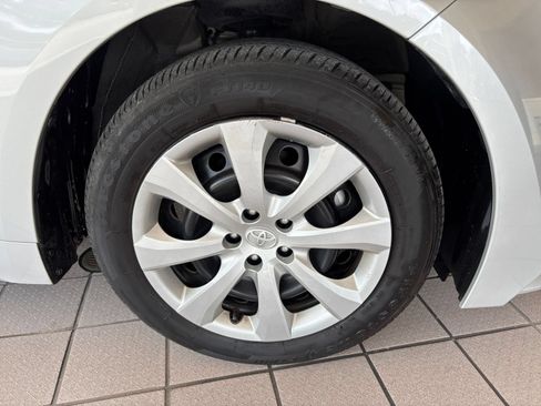 Used 2025 Toyota Corolla LE FWD image 28