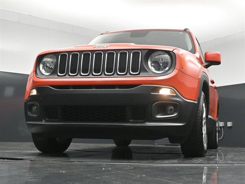 Used 2016 Jeep Renegade Latitude FWD image 29