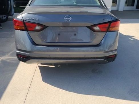 Used 2024 Nissan Altima 2.5 SV image 3