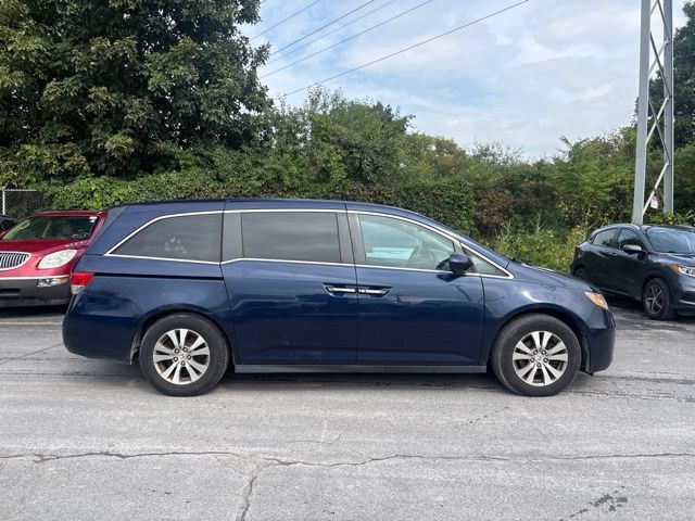 Used 2017 Honda Odyssey SE image 1