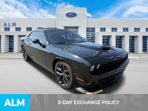 Used 2023 Dodge Challenger R/T w/ Blacktop Package RWD image 3
