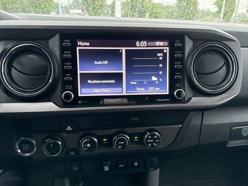 Used 2020 Toyota Tacoma TRD Off-Road AWD/4WD image 11
