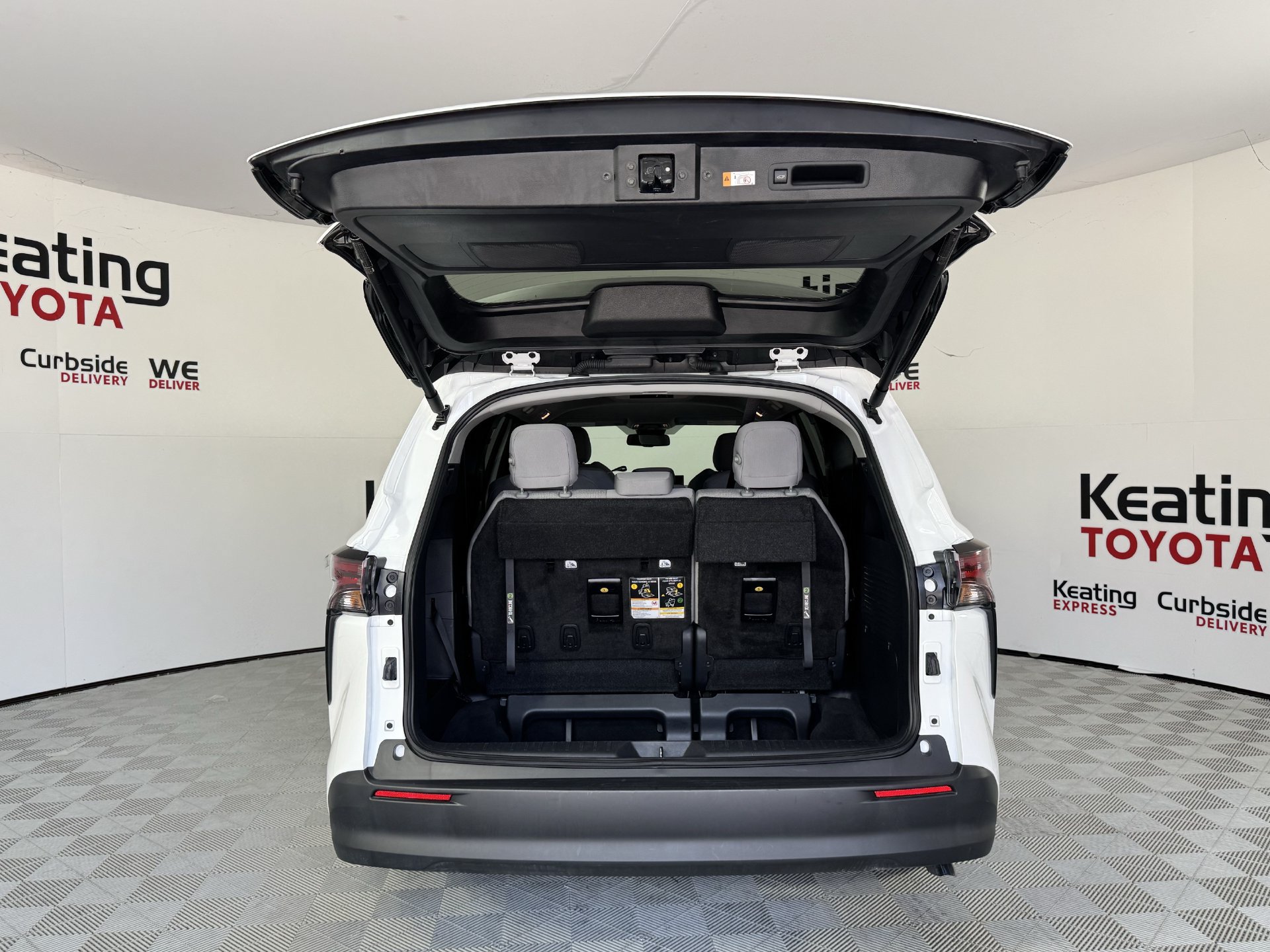 Certified 2026 Toyota Sienna LE FWD image 19