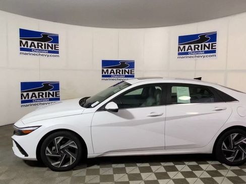 Used 2025 Hyundai Elantra Limited FWD image 7