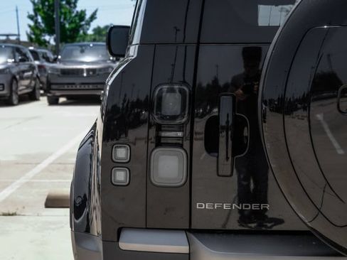 New 2026 Land Rover Defender 110 S AWD/4WD image 59