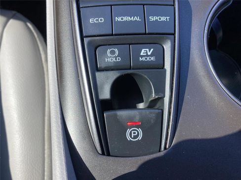 Used 2022 Toyota Camry SE image 16