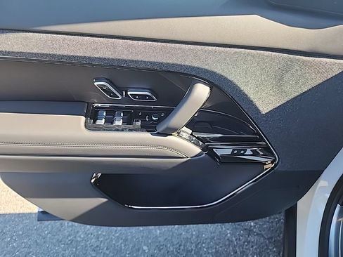 New 2026 Land Rover Range Rover Sport SE AWD/4WD image 11