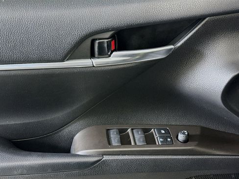Used 2022 Toyota Camry SE image 15