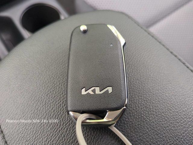 Used 2025 Kia Soul LX w/ LX Technology Package FWD image 27