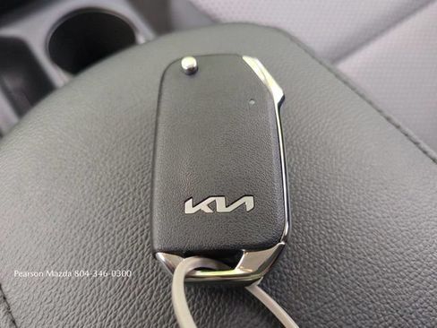 Used 2025 Kia Soul LX w/ LX Technology Package FWD image 27