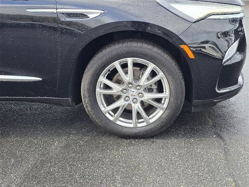 Used 2023 Buick Enclave Essence image 2