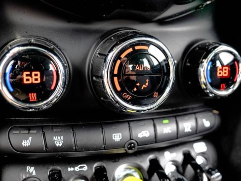 Certified 2024 MINI Cooper SE FWD image 32