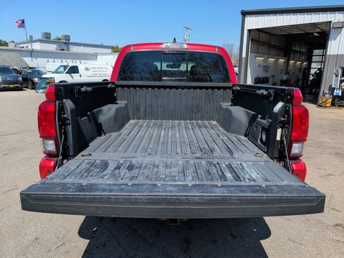 Used 2019 Toyota Tacoma TRD Sport w/ Technology Package AWD/4WD image 30