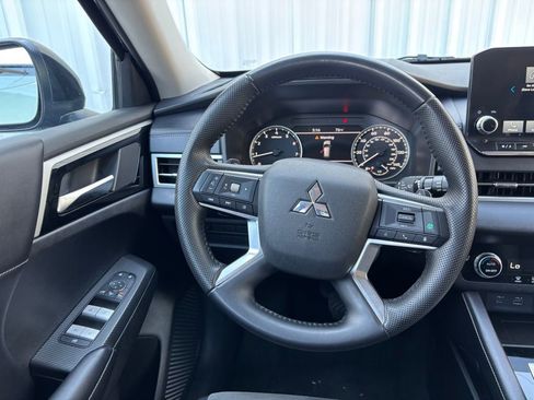 Used 2024 Mitsubishi Outlander SE image 25