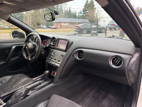 Used 2013 Nissan GT-R Premium image 26