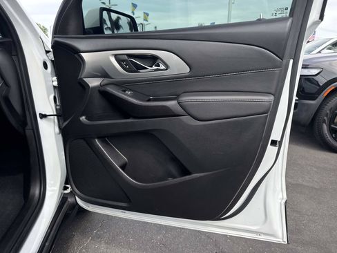 Used 2023 Chevrolet Traverse LT FWD image 31