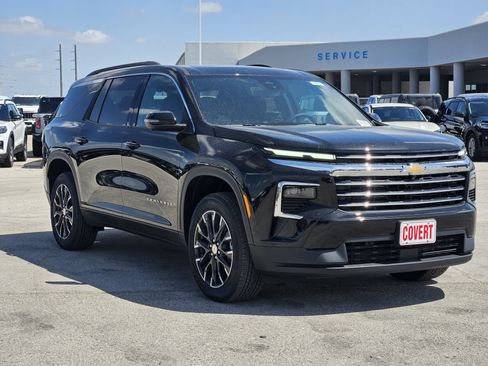 New 2026 Chevrolet Traverse LT w/ Sun and Wheel Package FWD image 2