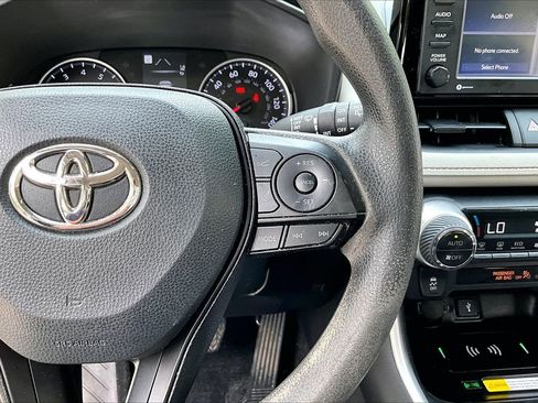 Used 2022 Toyota RAV4 XLE FWD image 11