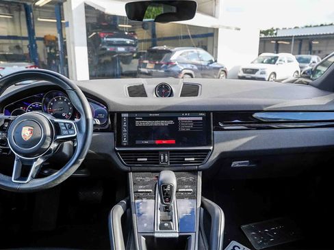 Used 2019 Porsche Cayenne image 11