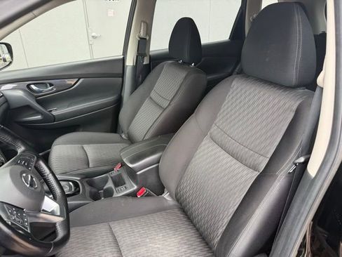 Used 2020 Nissan Rogue SV image 12