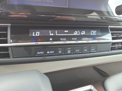 Used 2024 Toyota Sienna LE image 20