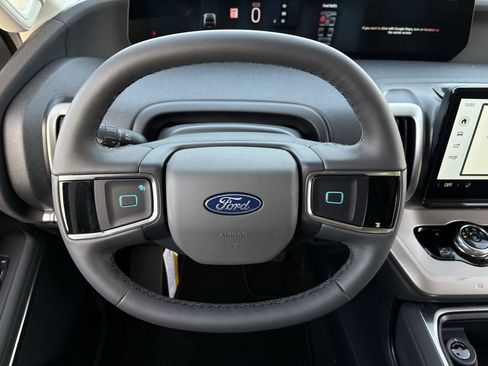 New 2026 Ford Expedition Active image 13