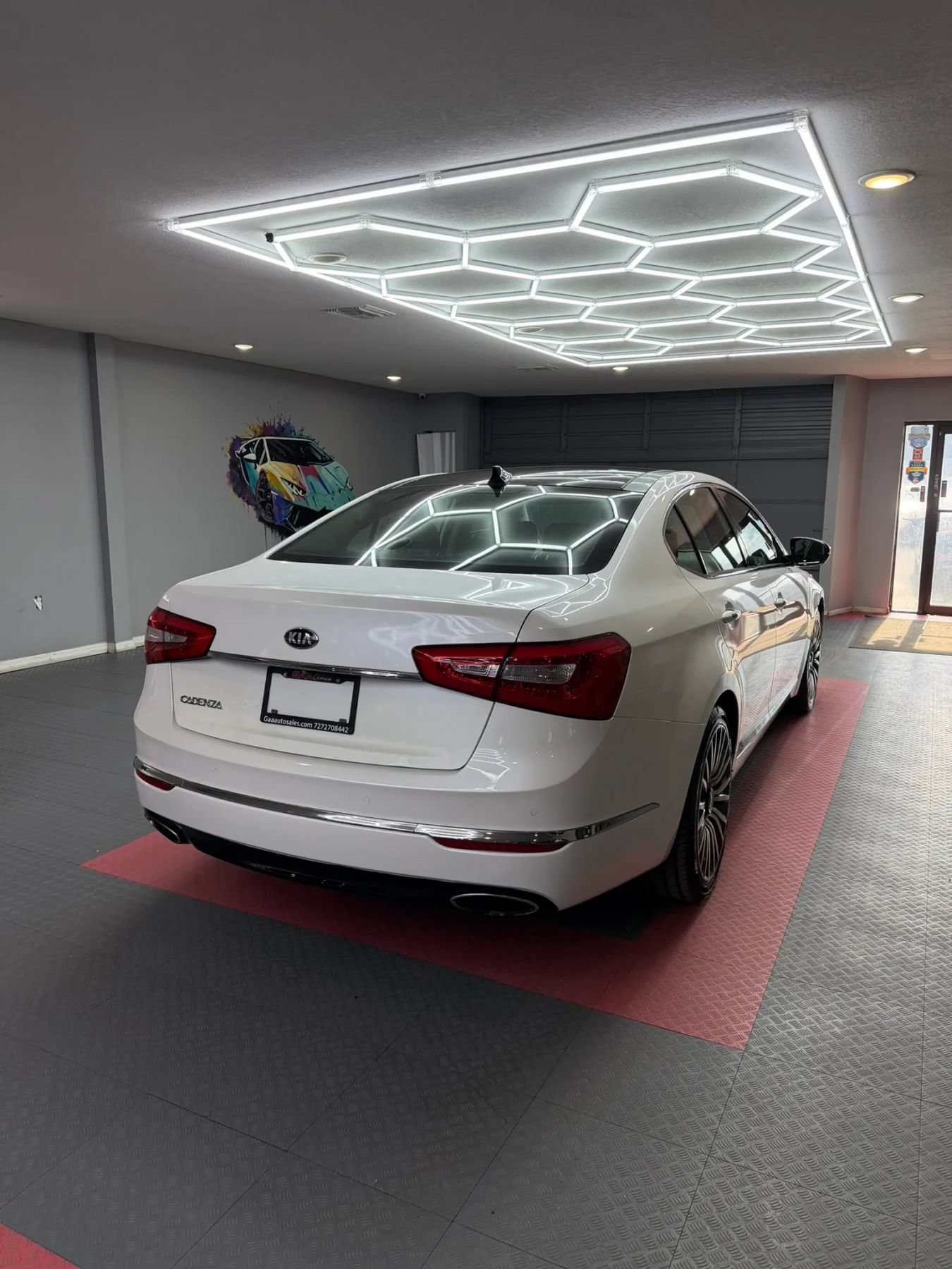 Used 2015 Kia Cadenza Premium w/ Technology Package FWD image 6