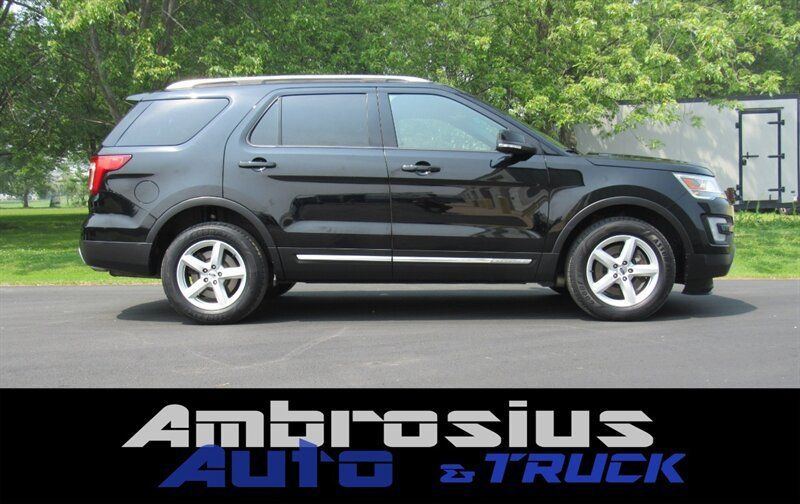Used 2016 Ford Explorer XLT w/ Equipment Group 202A AWD/4WD image 2