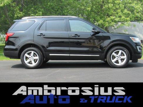 Used 2016 Ford Explorer XLT w/ Equipment Group 202A AWD/4WD image 2