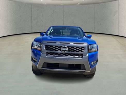 Used 2025 Nissan Frontier SV w/ SV Convenience Package image 2