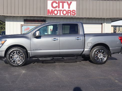 Used 2021 Nissan Titan SV w/ SV Convenience Package image 10