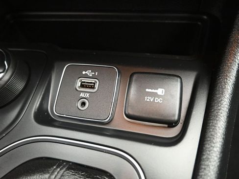 Used 2019 Jeep Cherokee Latitude w/ Popular Appearance Group image 19