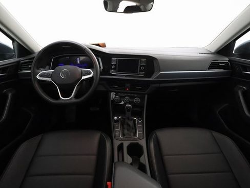 Used 2024 Volkswagen Jetta SE image 5