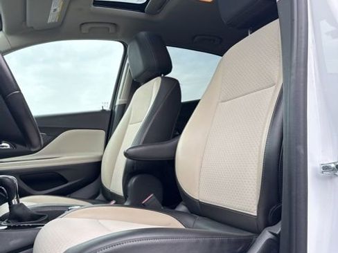 Used 2020 Buick Encore Preferred image 15