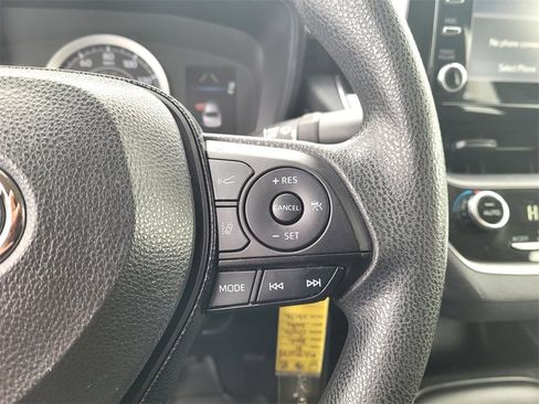 Used 2021 Toyota Corolla LE image 23