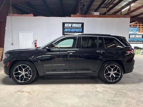 Used 2023 Jeep Grand Cherokee Summit AWD/4WD image 2