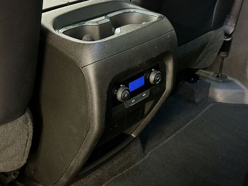 Used 2025 Chevrolet Traverse LT image 28