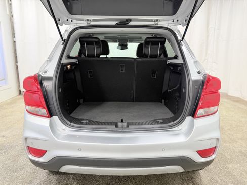 Used 2019 Chevrolet Trax LT w/ Sun & Sound Package image 10