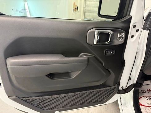 Used 2025 Jeep Wrangler Unlimited Sport AWD/4WD image 12