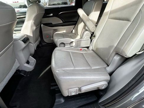 Used 2015 Toyota Highlander Limited image 10