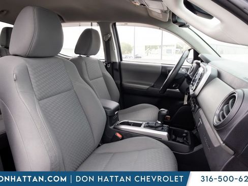 Used 2020 Toyota Tacoma SR5 AWD/4WD image 17