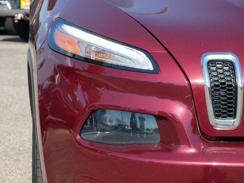 Used 2018 Jeep Cherokee Limited w/ Trailer Tow Group AWD/4WD image 16