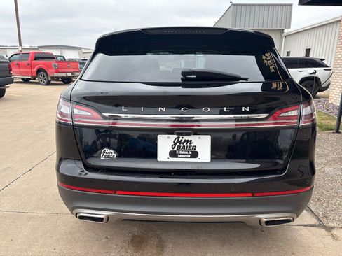 Used 2022 Lincoln Nautilus Reserve w/ Equipment Group 201A image 11