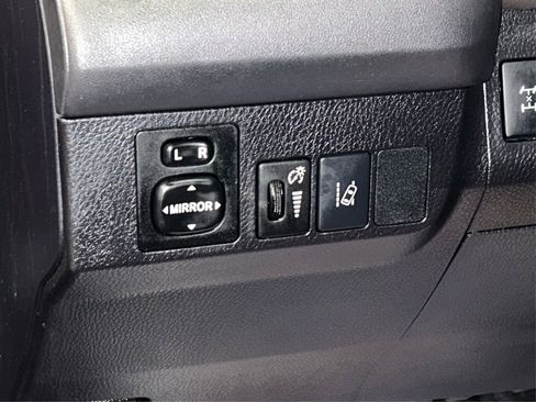 Used 2017 Toyota RAV4 LE image 29