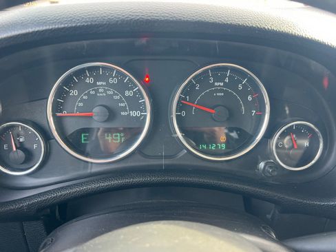 Used 2013 Jeep Wrangler Unlimited Sahara w/ Connectivity Group AWD/4WD image 21