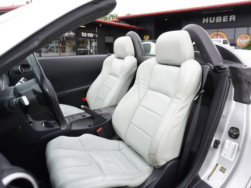Used 2004 Nissan 350Z Enthusiast RWD image 24